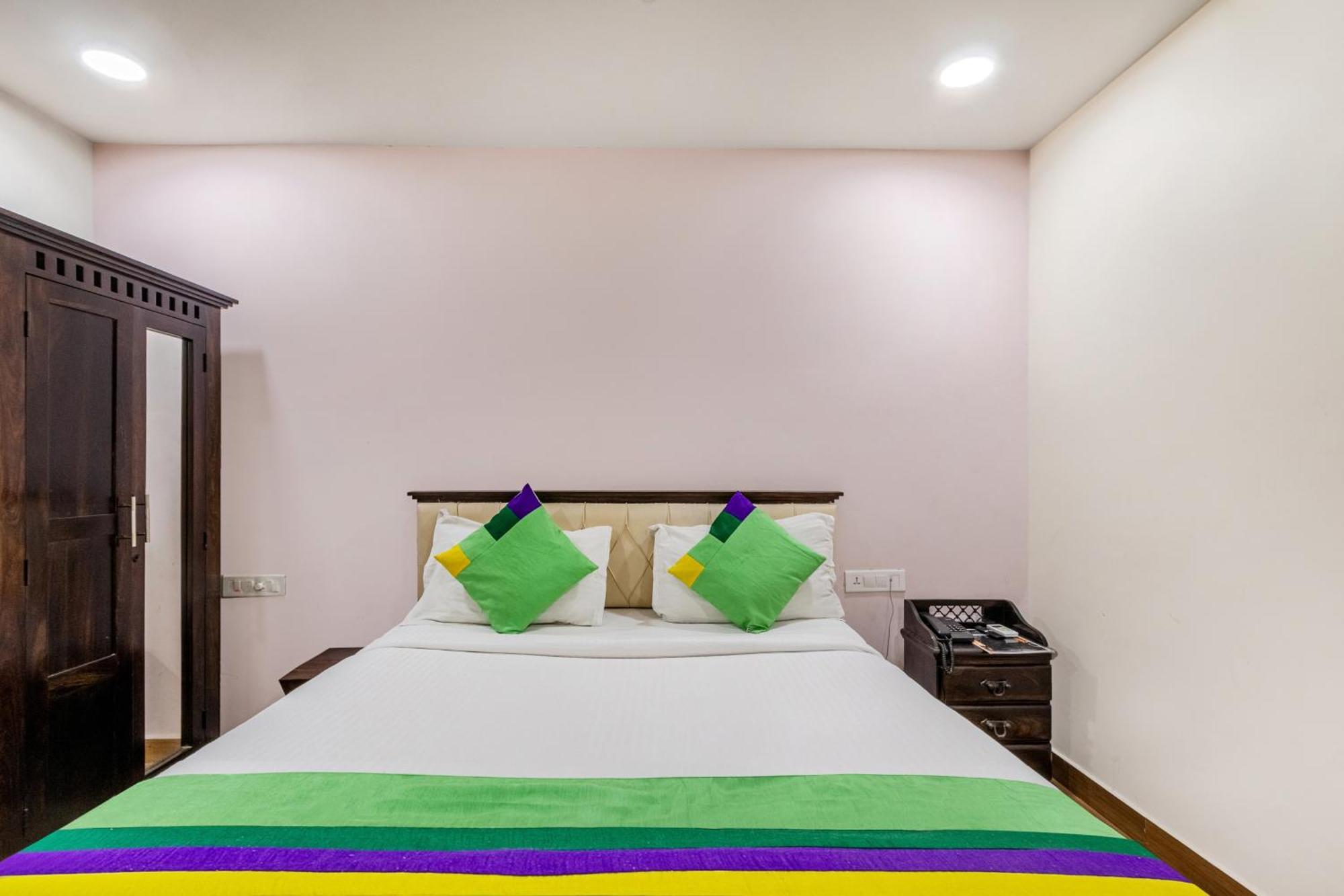 Treebo Purple Square Hotel Hyderabad Exterior photo
